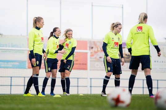 Sveriges Lotta Schelin  och Linda Sembrant