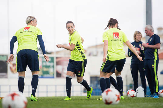 Sveriges Kosovare Asllani