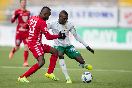Hammarbys Pa Amat Dibba mot Östersunds Samuel Mensiro