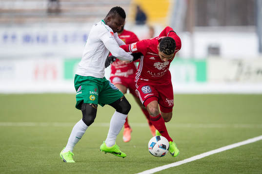 Östersunds Hosam Aiesh mot Hammarbys Joseph Aidoo