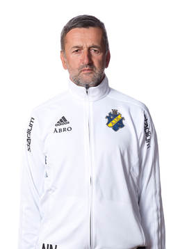 s Assisterande tränare Nebojsa Novakovic