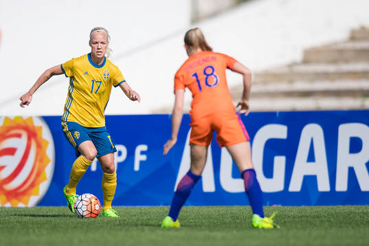Sveriges Caroline Seger utmanar Hollands Jackie Groenen