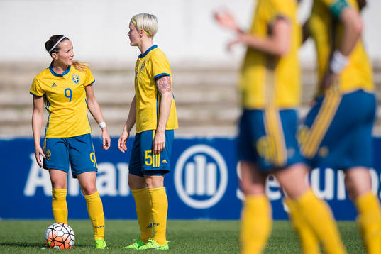 Sveriges Kosovare Asllani och Nilla Fischer i samtal
