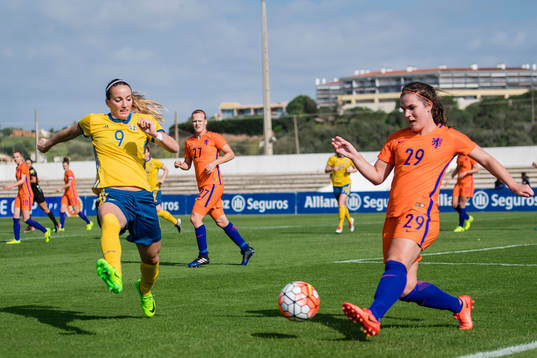 Sveriges Kosovare Asllani mot Hollands Siri Worm