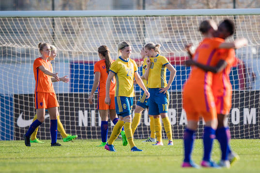 Sveriges Olivia Schough och Lina Hurtig deppar