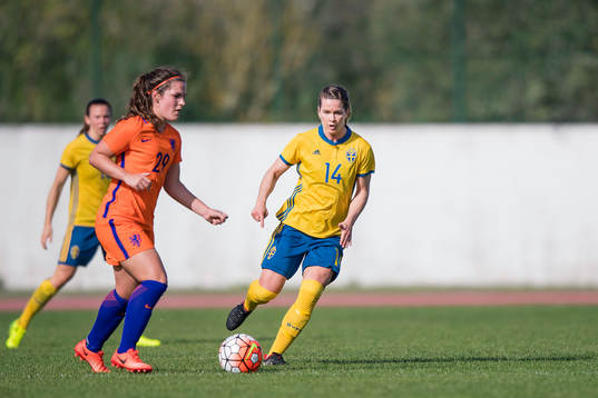 Hollands Siri Worm och Sveriges Hanna Folkesson