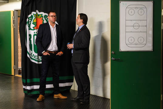 Rögles assisterande tränare Patrik Ross och Örebros