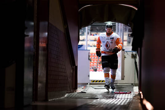 Karlskronas Marcus Paulsson före ishockeymatchen i SHL