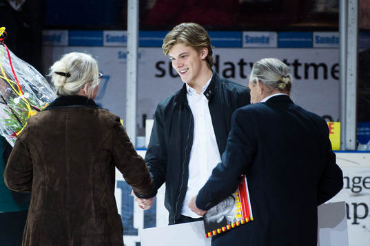 Samuel Ersson, målvakt i Brynäs J20 uppmärksammas före