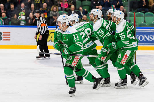 Rögles spelare jublar