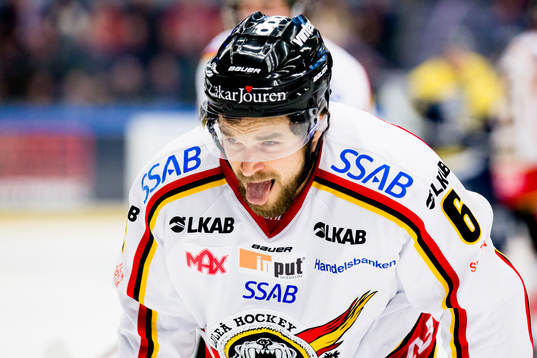 Luleås Craig Schira grimaserar
