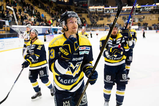 s Mattias Tedenby, Oscar Sundh och Kristofer Berglund jublar