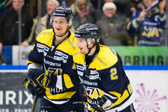 s Oscar Sundh och Kristofer Berglund jublar