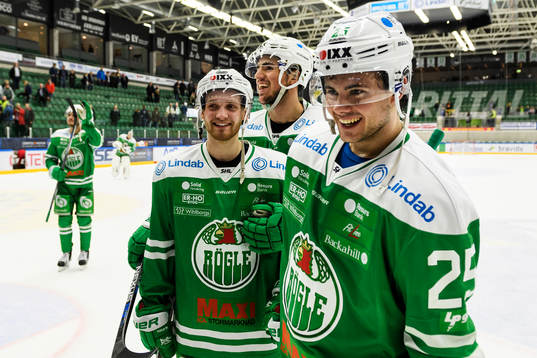 Rögles Simon Ryfors, Alen Bibic och Ludvig Elvenes jublar