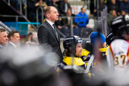 s tränare Johan Lindbom