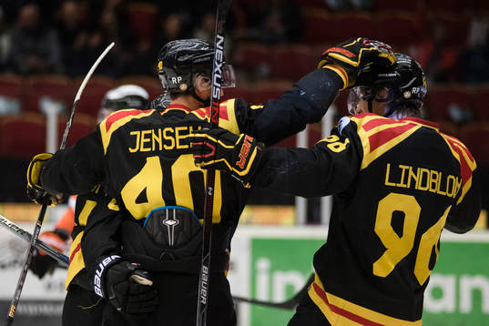 Brynäs Jesper Jensen och Oskar Lindblom jublar