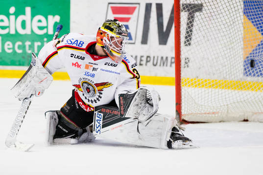 s Martin Thörnberg gör mål till 5-0 mot Luleås målvakt