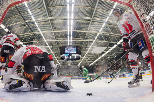 Örebros Greg Squires deppar