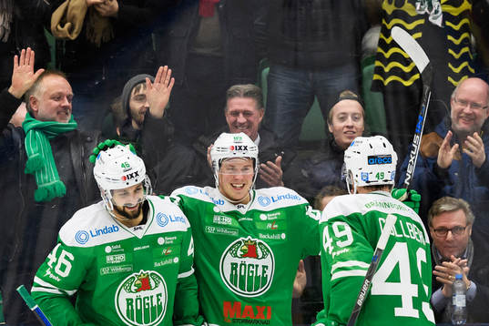Rögles spelare jublar
