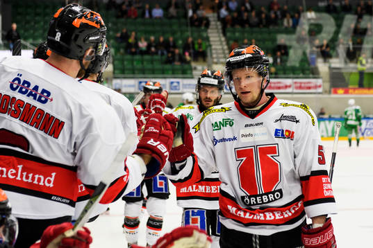 Örebros Johan Motin jublar med båset