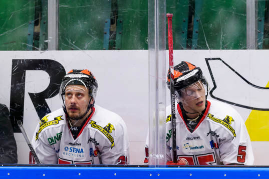 Örebros Marcus Weinstock och Gustav Backström sitter