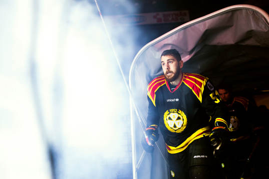Brynäs Marc Zanetti före ishockeymatchen i SHL mellan