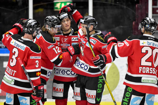 Malmö Redhawks Robin Alvarez jublar med lagkamrater
