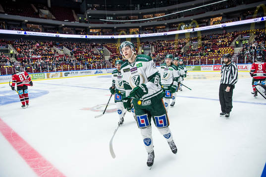 Färjestads Johan Ryno jublar