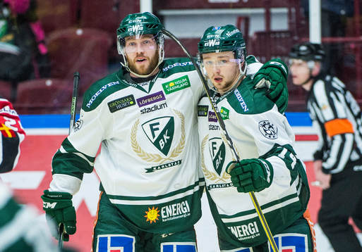 Färjestads Linus Persson och Lukas Enqvist jublar
