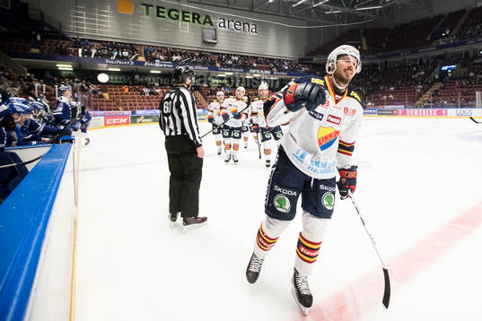 Djurgårdens Mikael Ahlén  jublar