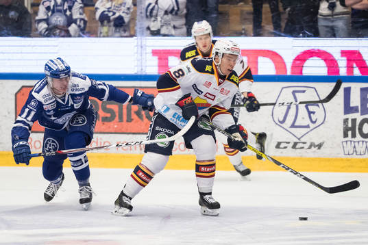 Leksands Martin Karlsson och Djurgårdens Ville Varakas i