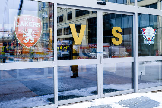 Huvudentré till Vida arena före ishockeymatchen i SHL