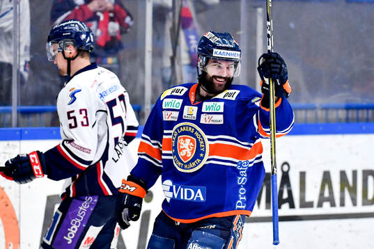 Växjös Linus Fröberg jublar