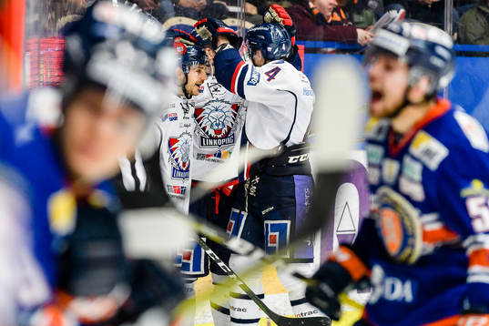 Linköpings Garret Roe jublar