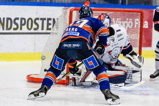 Växjös Linus Fröberg gör mål 1-0