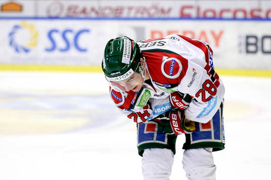 Frölundas Johan Sundström grinar illa