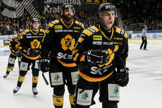 Skellefteås Joakim Lindström jublar