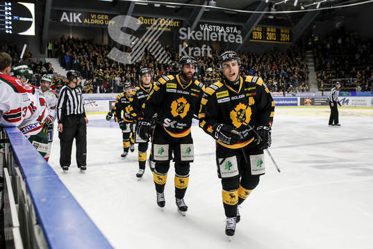 Skellefteås Joakim Lindström jublar