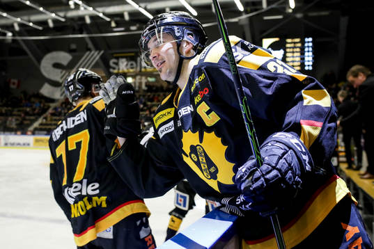 Skellefteås Jimmie Ericsson jublar