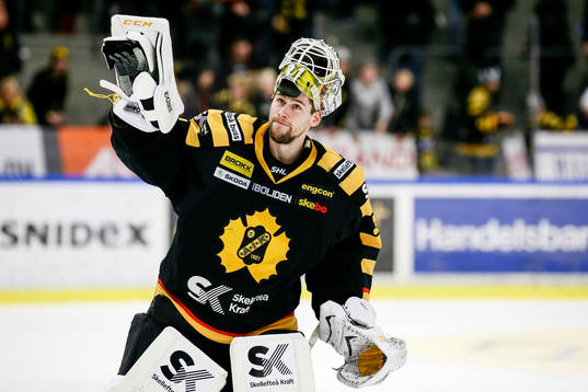 Skellefteås målvakt Joni Ortio jublar