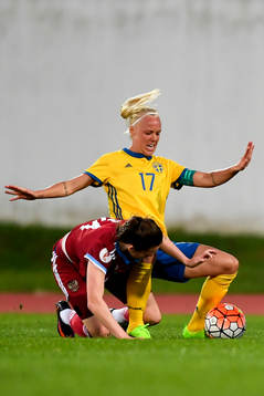 Sveriges Caroline Seger och Rysslands Natalia Mashina