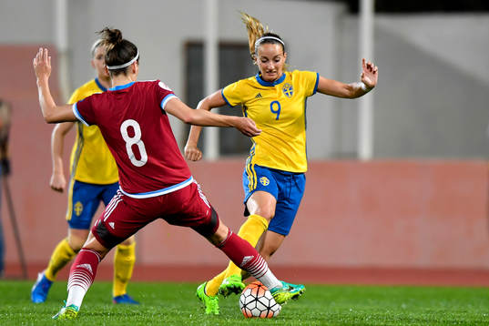 Rysslands Daria Makarenko och Sveriges Kosovare Asllani