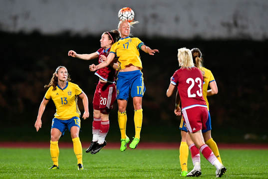Rysslands Ksenia Kovalenko och Sveriges Caroline Seger