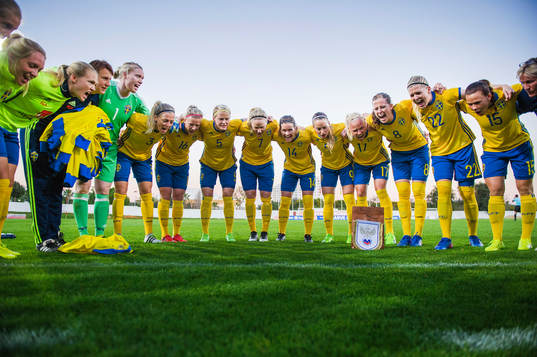 Sveriges målvakt Hedvig Lindahl, Linda Sembrant, Linda