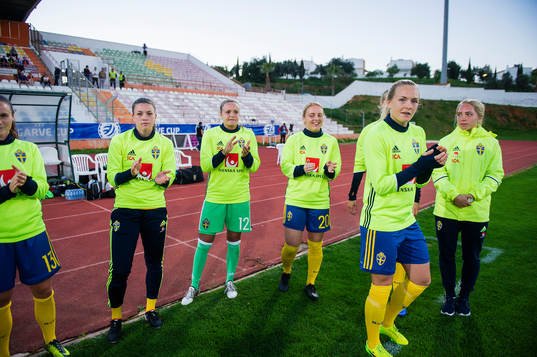 Sveriges målvakt Hilda Carlén, Mimmi Larsson, Magdalena