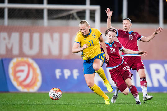Sveriges Stina Blackstenius mot Rysslands Ksenia Kovalenko