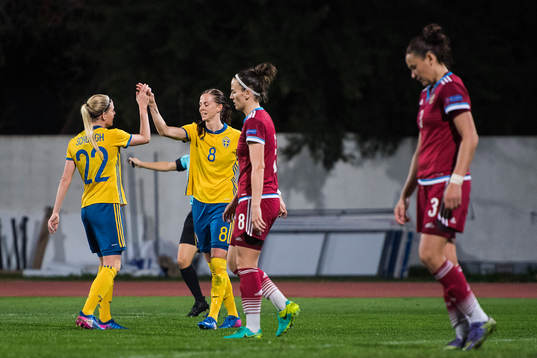 Sveriges Olivia Schough och Lotta Schelin  jublar