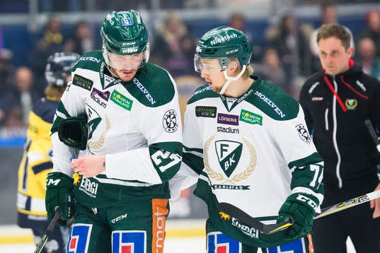 Färjestads John Persson leds av isen