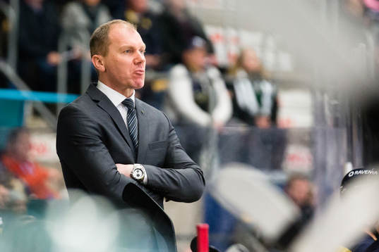 s tränare Johan Lindbom