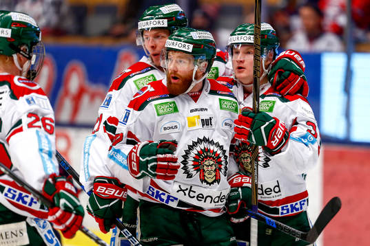 Frölundas Robin Figren jublar med lagkamrater